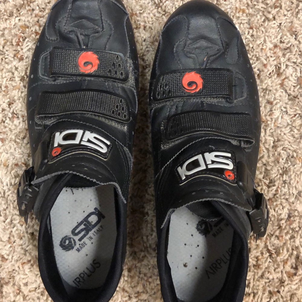 Bicycle shoes